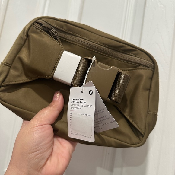 Lululemon Everywhere Belt Bag 2L - Picture 4 of 5